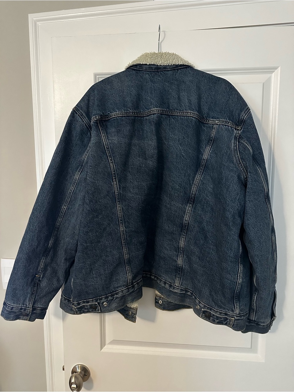 Levi's Dark Blue Denim Sherpa Jacket with Cream Lining - Picture 2 of 2